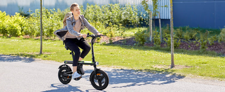 Teens and adults enjoying a comfortable ride on the foldable isinwheel U1