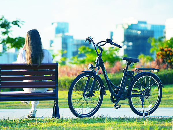 Confidently commute across the city with the long-range battery of the isinwheel U2 Electric Bike.
